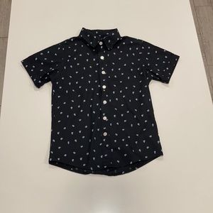 Boy’s shortsleeved button down shirt